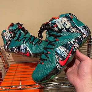 Nike LeBron James 12 XII “Christmas”